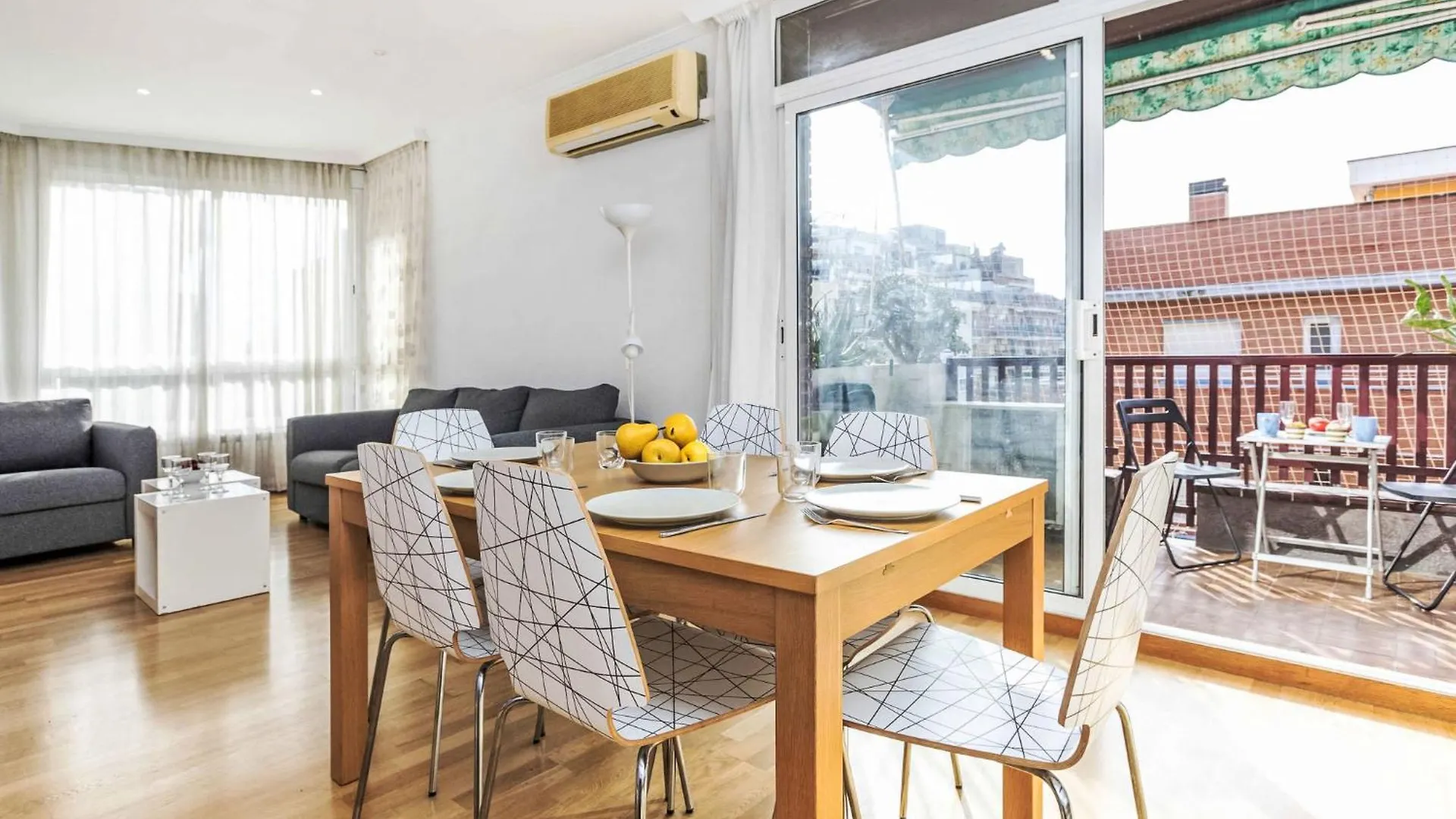 Apartment Sants-Les Corts Galileu By Interhome Barcelona